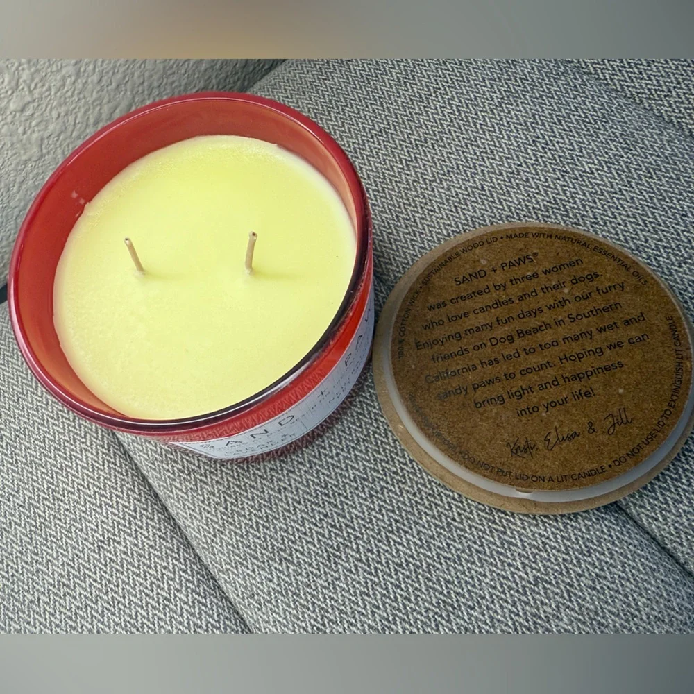 Sand + Paws Odor Neutralizing Scented Candle- Cedar and Lavender, 12oz, 2 Wick - Picture 3 of 11